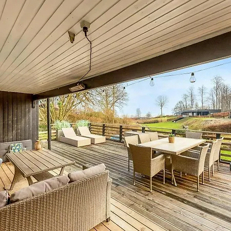 Tatil Evi Between Forest And In