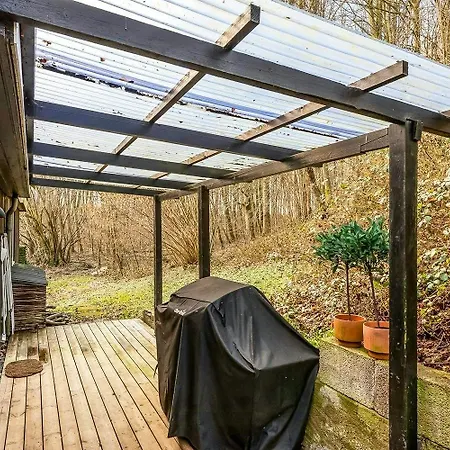 Tatil Evi Between Forest And In