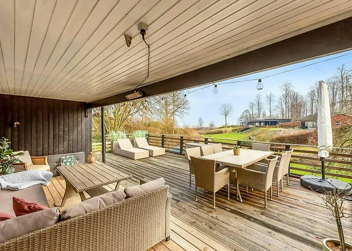 Tatil Evi Between Forest And In